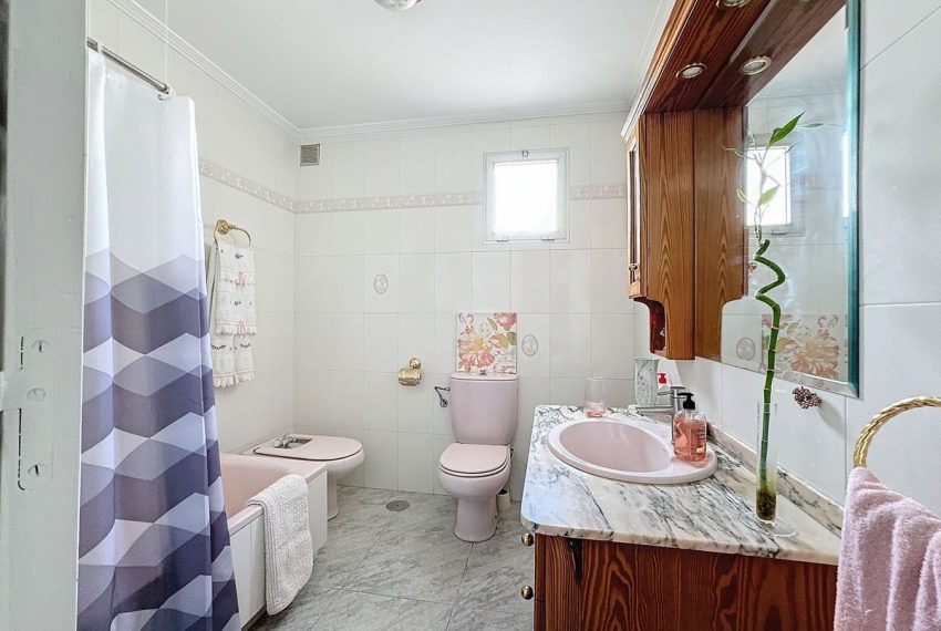 R4841119-Villa-For-Sale-Estepona-Semi-Detached-5-Beds-271-Built-17
