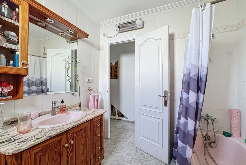 R4841119-Villa-For-Sale-Estepona-Semi-Detached-5-Beds-271-Built-18