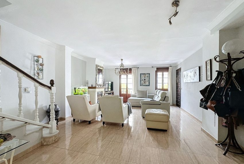 R4841119-Villa-For-Sale-Estepona-Semi-Detached-5-Beds-271-Built-3