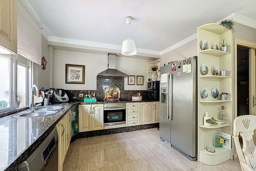 R4841119-Villa-For-Sale-Estepona-Semi-Detached-5-Beds-271-Built-9