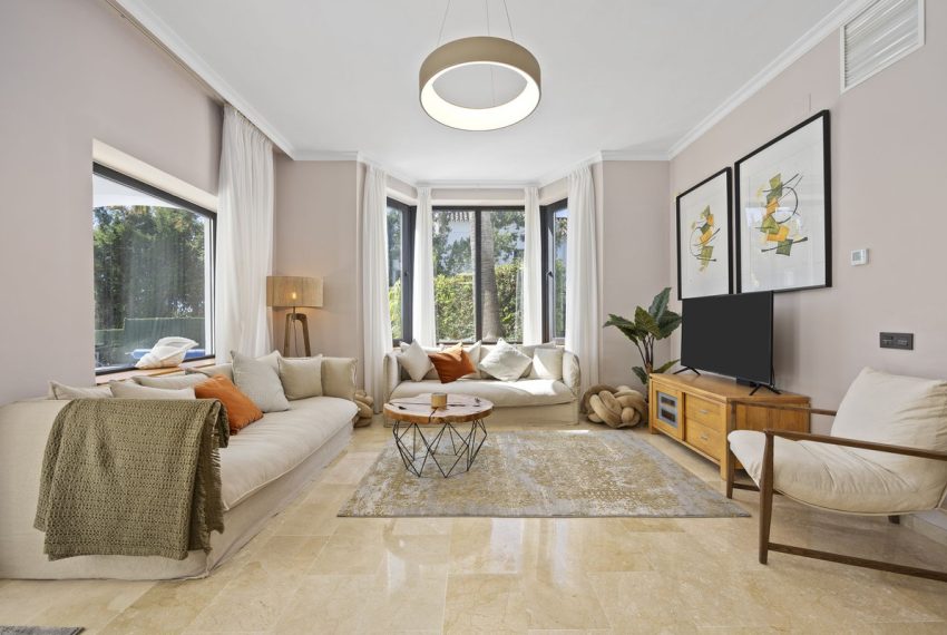 R4848973-Villa-For-Sale-El-Paraiso-Detached-5-Beds-235-Built-4