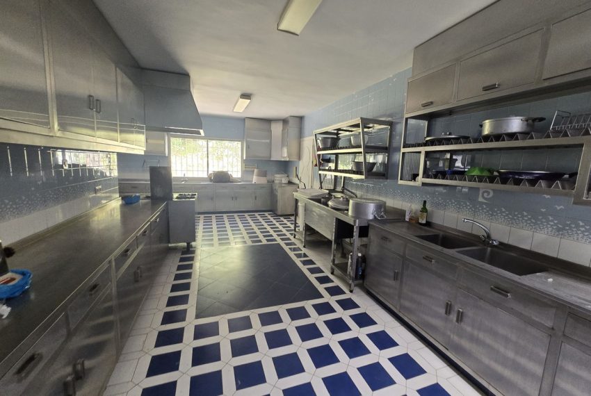 R4856941-Villa-For-Sale-Marbella-Detached-6-Beds-450-Built-6