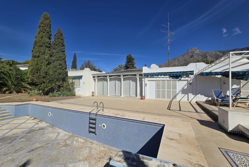 R4856941-Villa-For-Sale-Marbella-Detached-6-Beds-450-Built