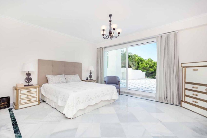 R4873438-Villa-For-Sale-Rio-Real-Detached-6-Beds-900-Built-16