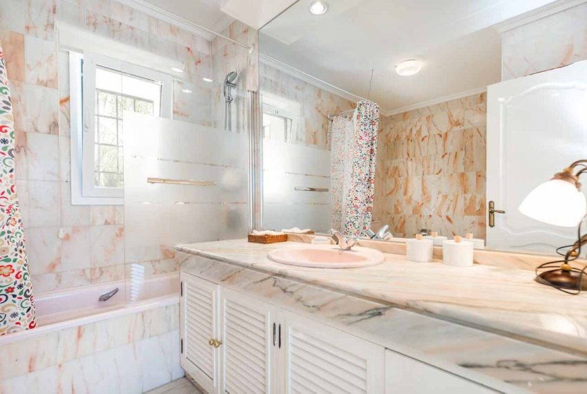 R4873438-Villa-For-Sale-Rio-Real-Detached-6-Beds-900-Built-19