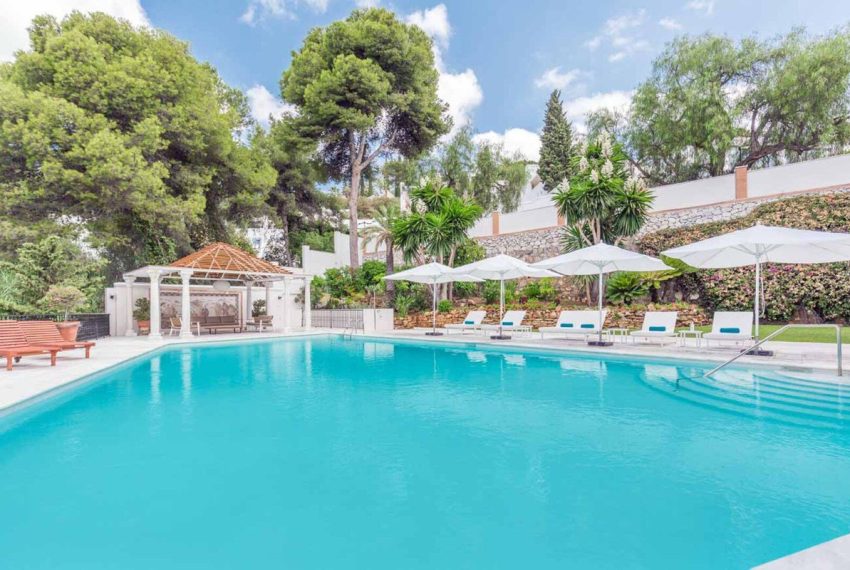 R4873438-Villa-For-Sale-Rio-Real-Detached-6-Beds-900-Built-2