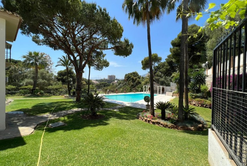 R4873438-Villa-For-Sale-Rio-Real-Detached-6-Beds-900-Built-4