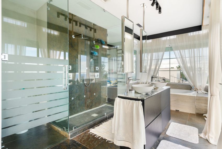 R4875148-Villa-For-Sale-Estepona-Detached-7-Beds-750-Built-17