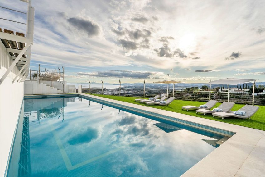 R4875148-Villa-For-Sale-Estepona-Detached-7-Beds-750-Built-2