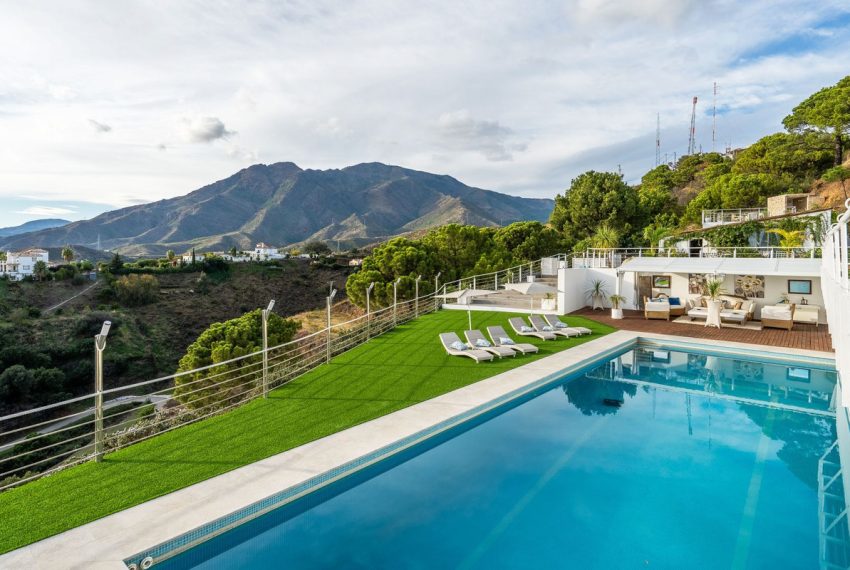 R4875148-Villa-For-Sale-Estepona-Detached-7-Beds-750-Built-4