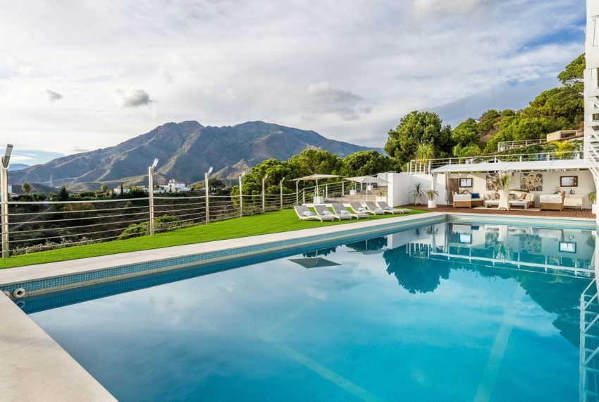 R4875148-Villa-For-Sale-Estepona-Detached-7-Beds-750-Built-7