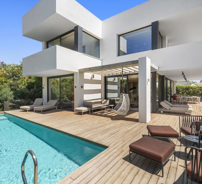 R4880101-Image 1-Detached - 6 Beds - 560 Built