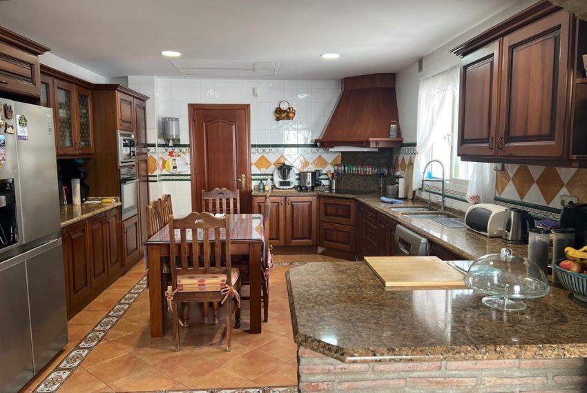 R4883866-Villa-For-Sale-Marbella-Detached-5-Beds-430-Built-5