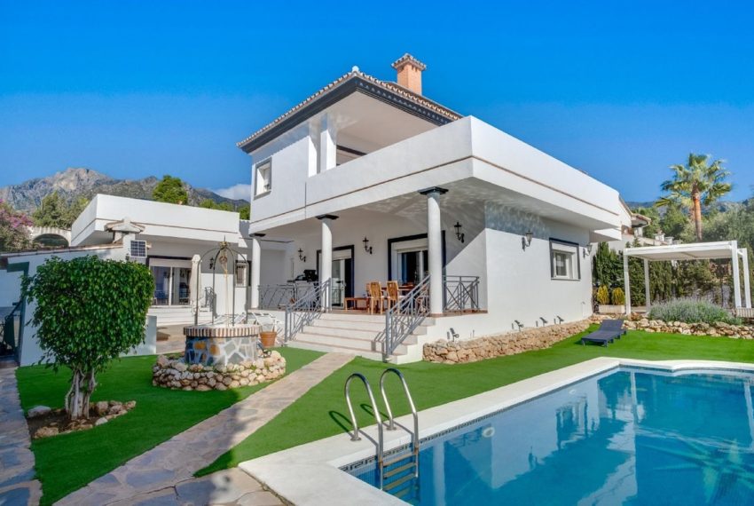 R4883866-Villa-For-Sale-Marbella-Detached-5-Beds-430-Built