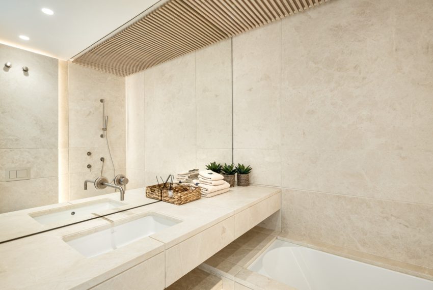 R4888126-Villa-For-Sale-La-Quinta-Detached-6-Beds-630-Built-15