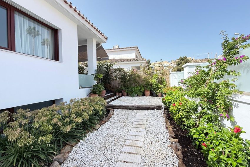 R4896514-Villa-For-Sale-La-Cala-de-Mijas-Detached-5-Beds-358-Built-1