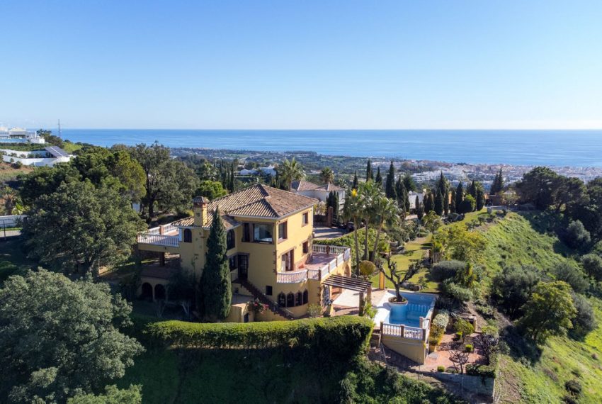 R4902142-Villa-For-Sale-Estepona-Finca-6-Beds-362-Built-1