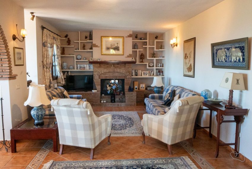 R4902142-Villa-For-Sale-Estepona-Finca-6-Beds-362-Built-12