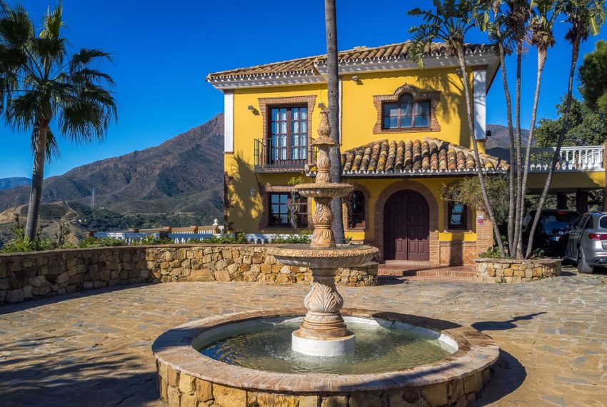 R4902142-Villa-For-Sale-Estepona-Finca-6-Beds-362-Built-2