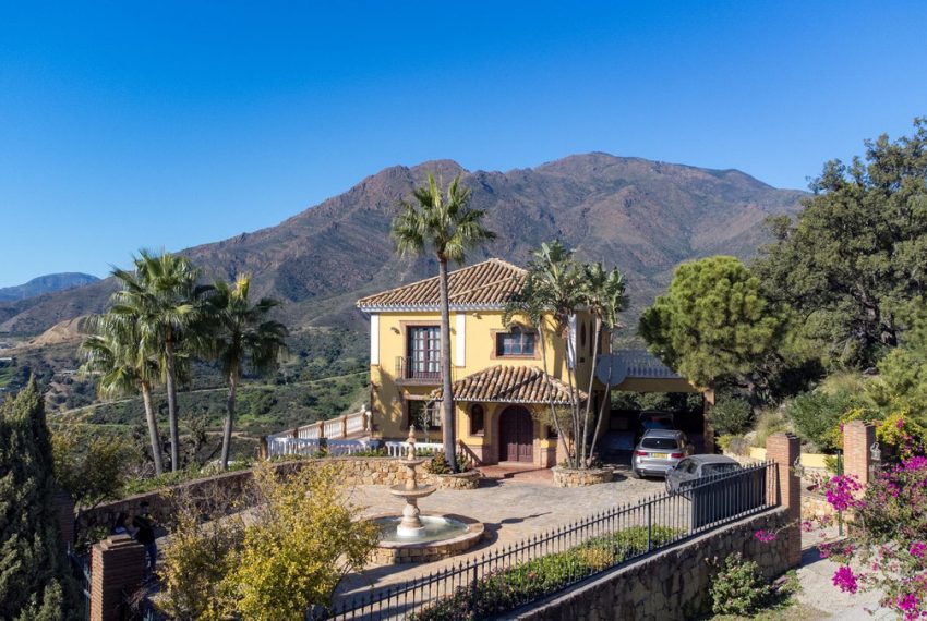 R4902142-Villa-For-Sale-Estepona-Finca-6-Beds-362-Built-5