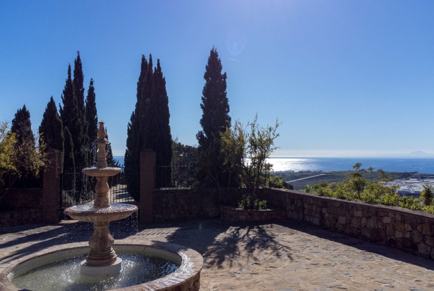 R4902142-Villa-For-Sale-Estepona-Finca-6-Beds-362-Built-9