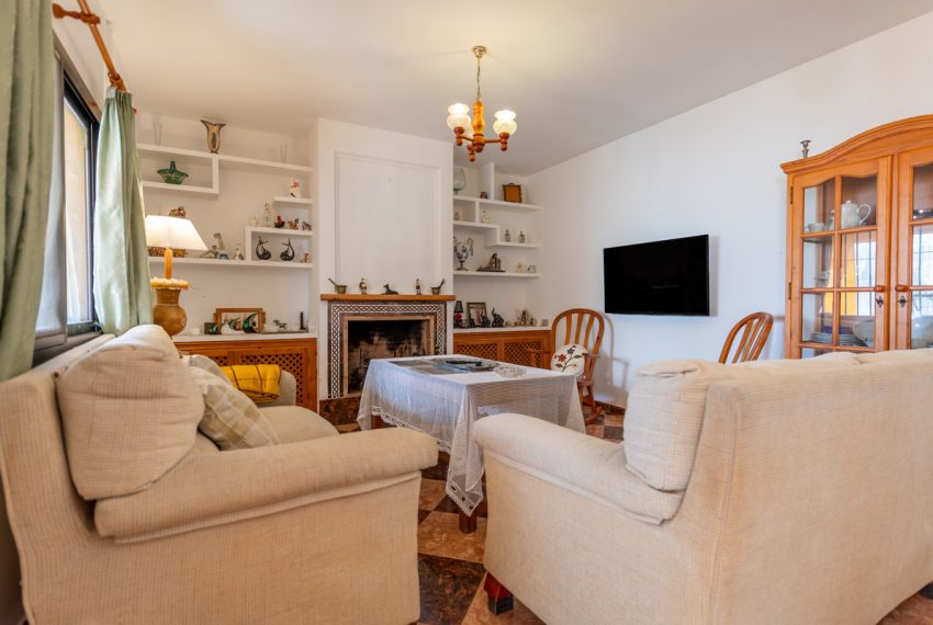 R4905580-Villa-For-Sale-Las-Chapas-Detached-4-Beds-237-Built-17