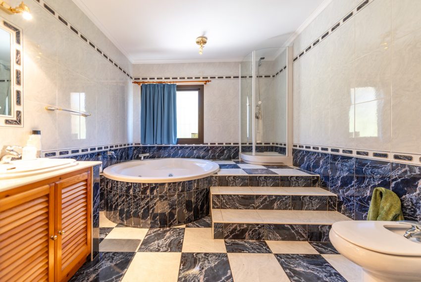 R4905580-Villa-For-Sale-Las-Chapas-Detached-4-Beds-237-Built-19