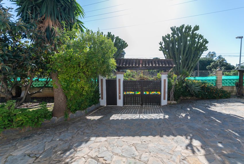 R4905580-Villa-For-Sale-Las-Chapas-Detached-4-Beds-237-Built-7