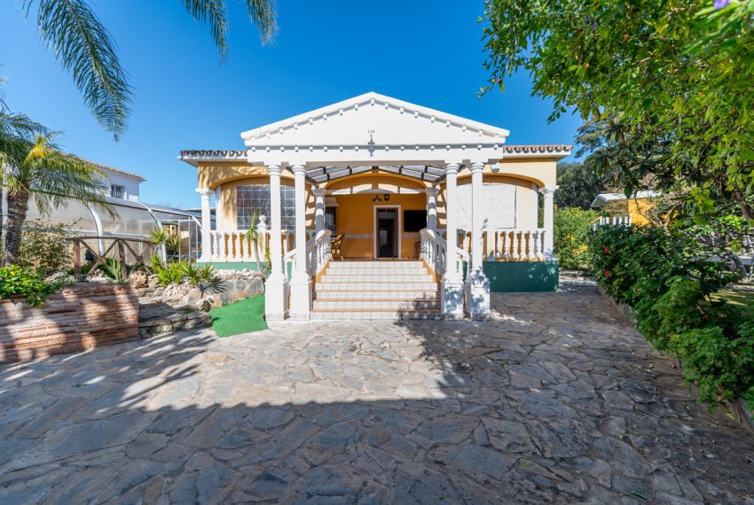 R4905580-Villa-For-Sale-Las-Chapas-Detached-4-Beds-237-Built