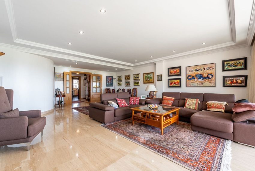 R4914958-Apartment-For-Sale-The-Golden-Mile-Middle-Floor-3-Beds-306-Built-1