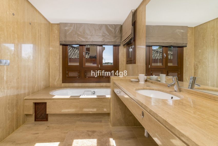 R4918387-Villa-For-Sale-The-Golden-Mile-Detached-6-Beds-686-Built-17