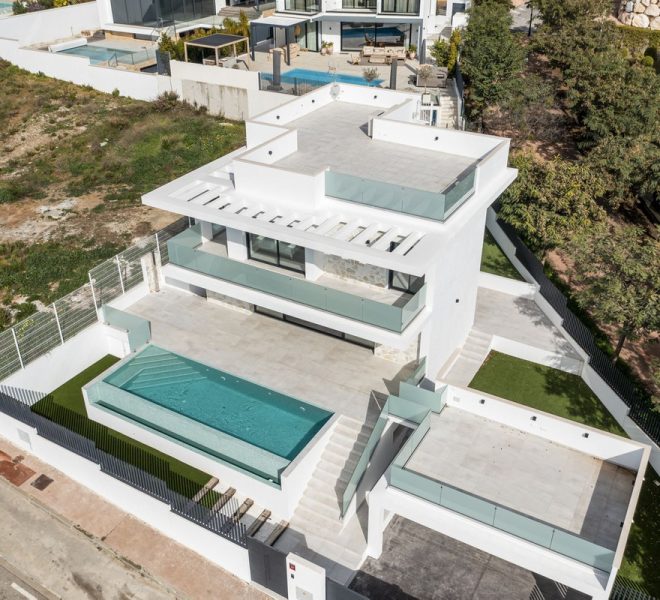 R4922095-Image 1-Detached - 6 Beds - 325 Built