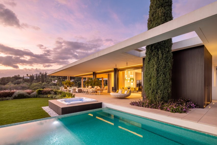 R4930648-Villa-For-Sale-La-Quinta-Detached-6-Beds-738-Built-1