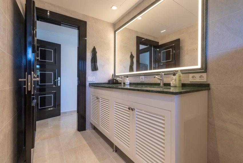 R4930954-Villa-For-Sale-Elviria-Detached-3-Beds-384-Built-15