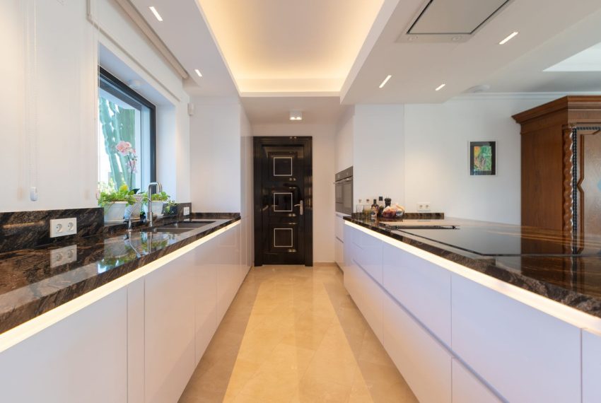 R4930954-Villa-For-Sale-Elviria-Detached-3-Beds-384-Built-6