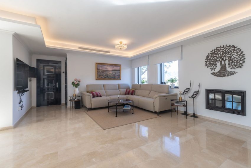 R4930954-Villa-For-Sale-Elviria-Detached-3-Beds-384-Built-9
