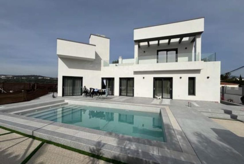 R4943878-Villa-For-Sale-Estepona-Detached-4-Beds-347-Built