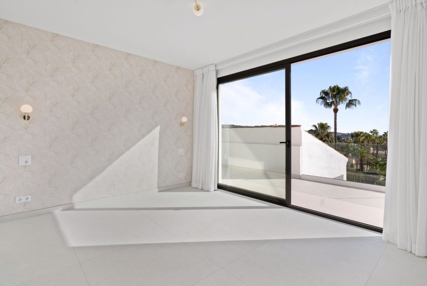 R4949239-Villa-For-Sale-Elviria-Detached-4-Beds-181-Built-15