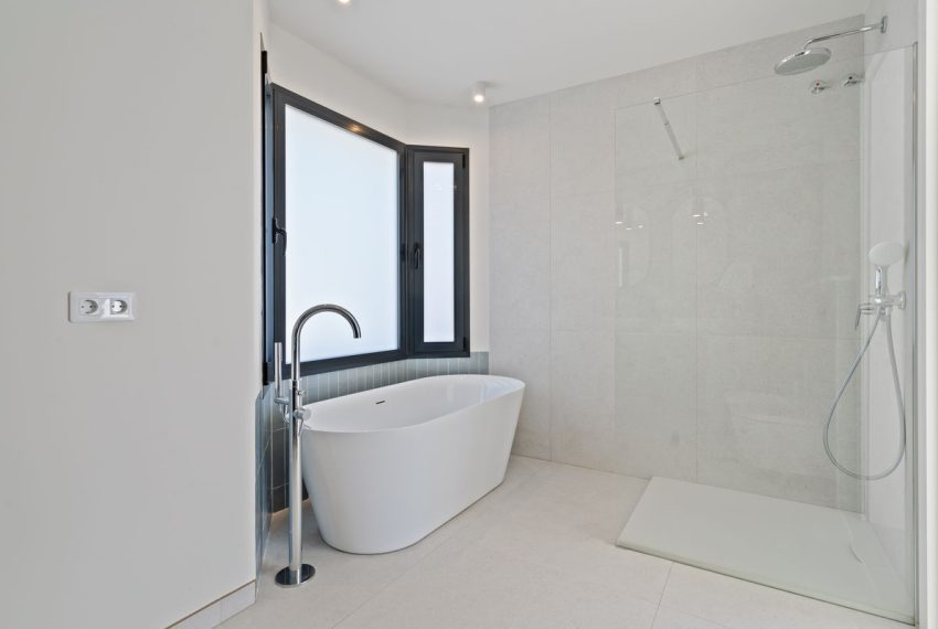 R4949239-Villa-For-Sale-Elviria-Detached-4-Beds-181-Built-17