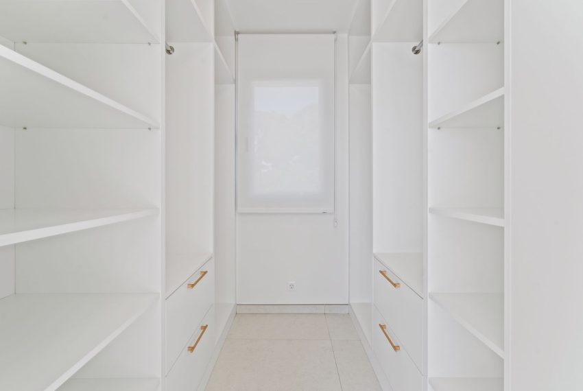 R4949239-Villa-For-Sale-Elviria-Detached-4-Beds-181-Built-18