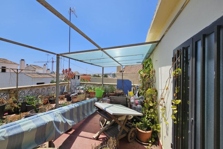 R4949641-Villa-For-Sale-Estepona-Semi-Detached-5-Beds-129-Built-1