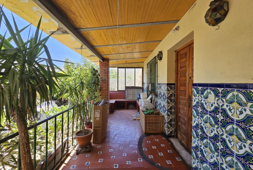 R4949641-Villa-For-Sale-Estepona-Semi-Detached-5-Beds-129-Built