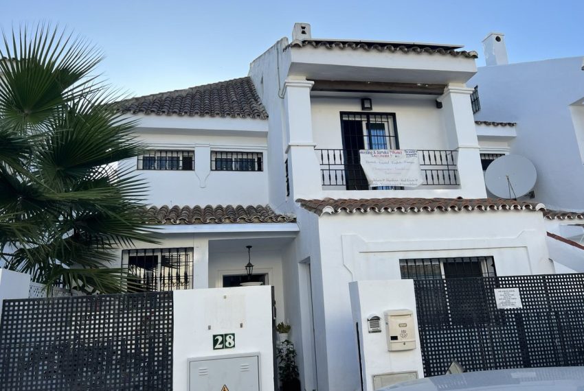 R4949734-Townhouse-For-Sale-Nueva-Andalucia-Terraced-5-Beds-220-Built-1