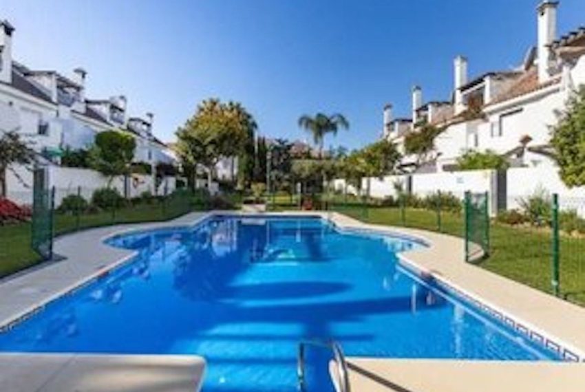 R4949734-Townhouse-For-Sale-Nueva-Andalucia-Terraced-5-Beds-220-Built