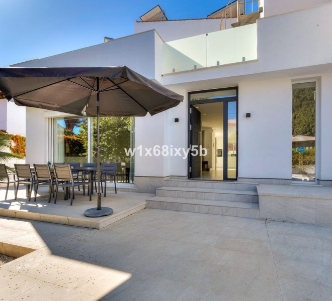 R4950724-Image 1-Detached - 6 Beds - 442 Built