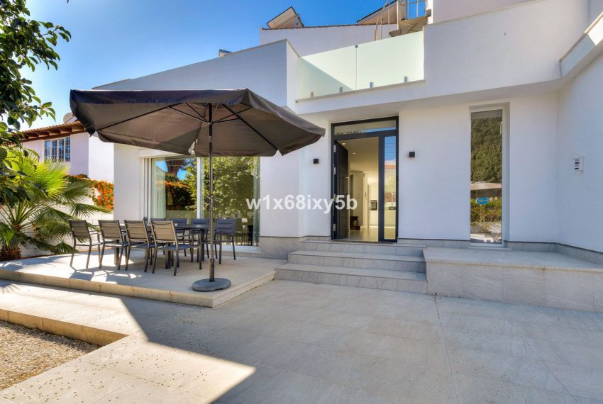 R4950724-Villa-For-Sale-San-Pedro-de-Alcantara-Detached-6-Beds-442-Built