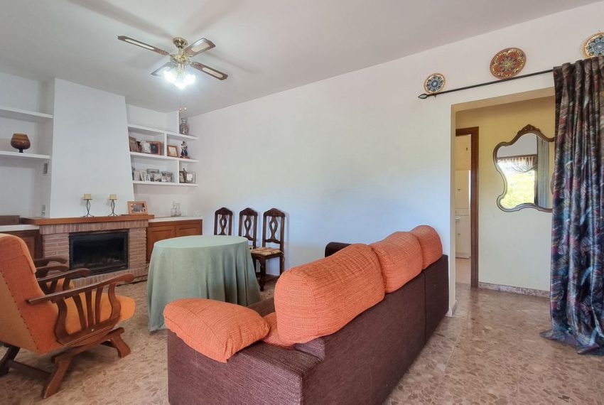 R4957456-Villa-For-Sale-Coin-Detached-2-Beds-85-Built-3