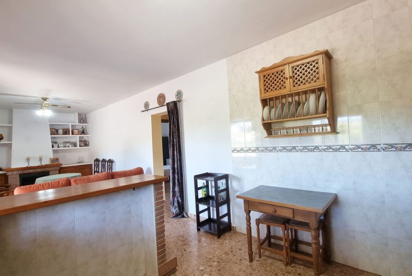 R4957456-Villa-For-Sale-Coin-Detached-2-Beds-85-Built-6