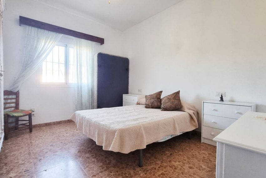 R4957456-Villa-For-Sale-Coin-Detached-2-Beds-85-Built-7