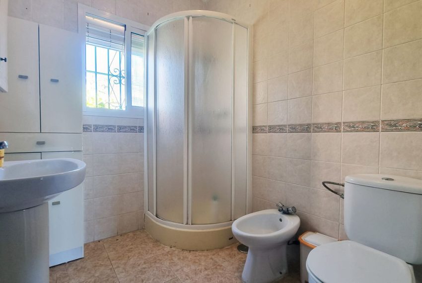 R4957456-Villa-For-Sale-Coin-Detached-2-Beds-85-Built-9